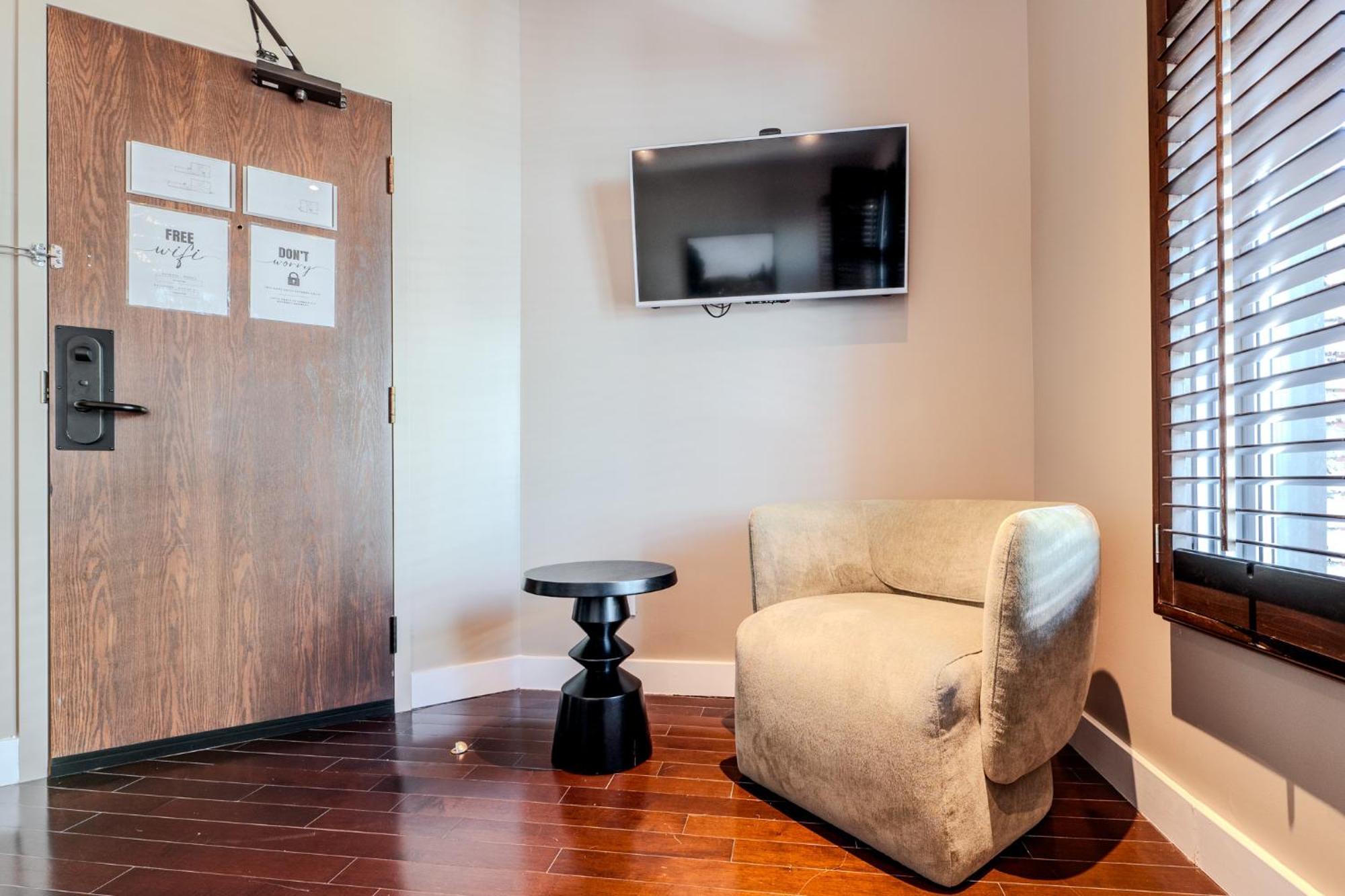 Self Check-in Boutique - Quartier Latin - 302 * Montreal
